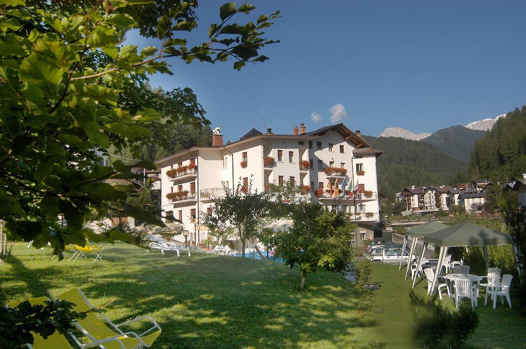 Hotel Zoldana Forno di Zoldo Exteriér fotografie